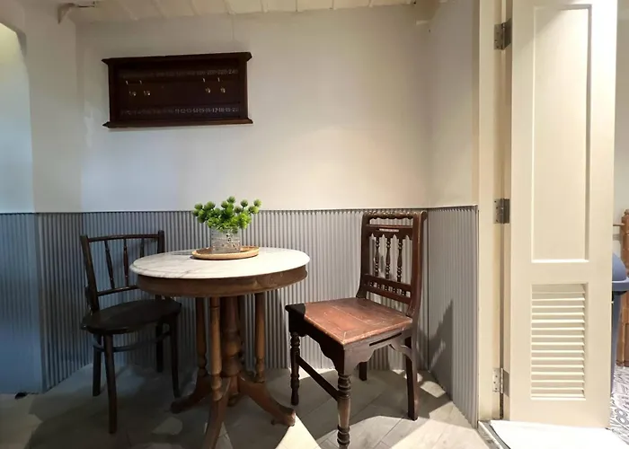 Privatunterkunft Non The Diamond Artisan And Barber 4 Bedroom Riverside Retreat With King And Twin *