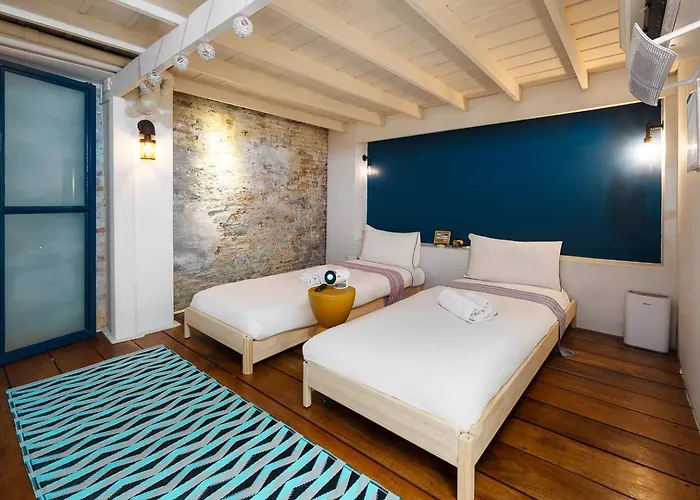 Non The Diamond Artisan And Barber 4 Bedroom Riverside Retreat With King And Twin Privatunterkunft