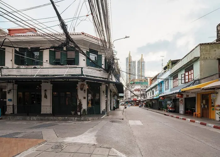Non The Diamond Artisan And Barber 4 Bedroom Riverside Retreat With King And Twin Bangkok